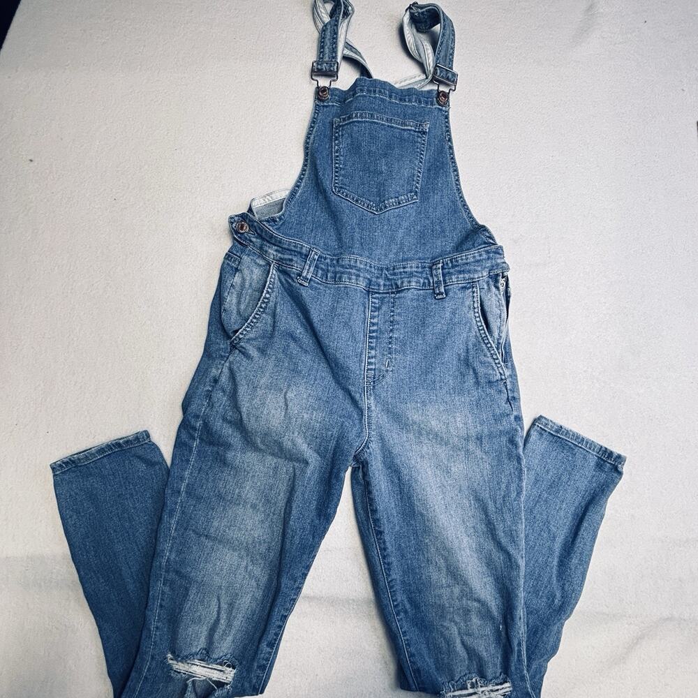 FOREVER 21 Women's Light Wash Blue Denim Overalls US 27 Distressed Legs
